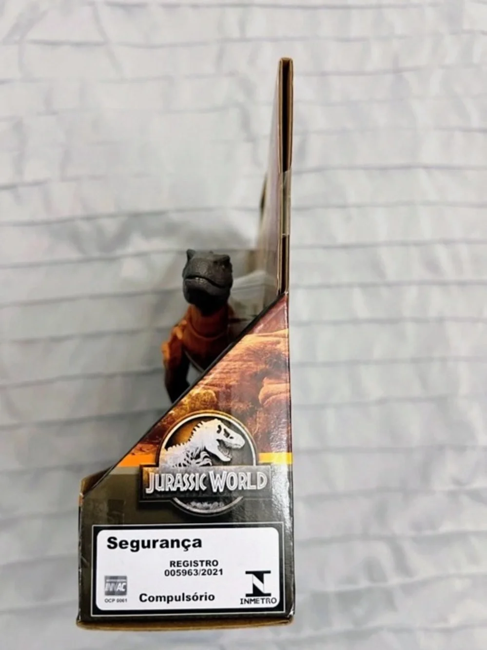 Mattel- Jurassic World Strike Attack Herrerasaurus Figure-Dino Trackers